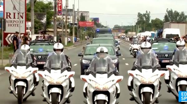 papa francisc a ajuns in romania imaginea emotionanta ce au facut soferii foto
