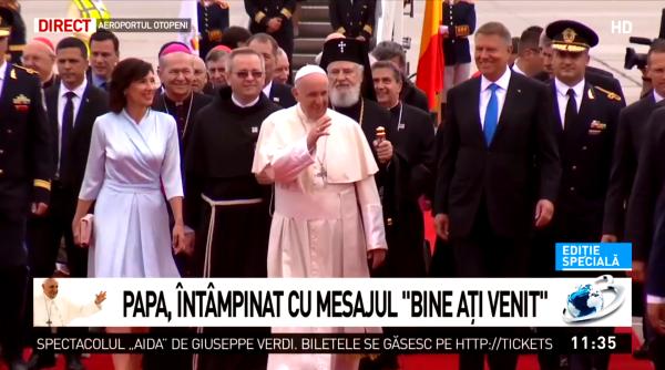 papa in romania doi copii din familia unui erou roman flori pentru papa foto
