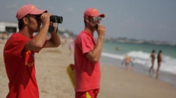peste 120 de salvamari pe plajele din mamaia si constanta incepand cu 1 iunie