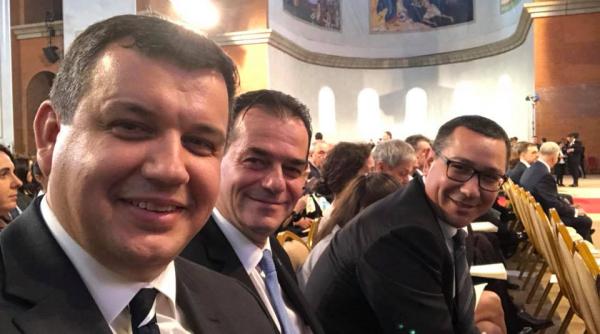 politicieni la catedrala nationala in timpul vizitei papei francisc