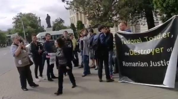 protest la universitatea din iasi impotriva lui tudorel toader