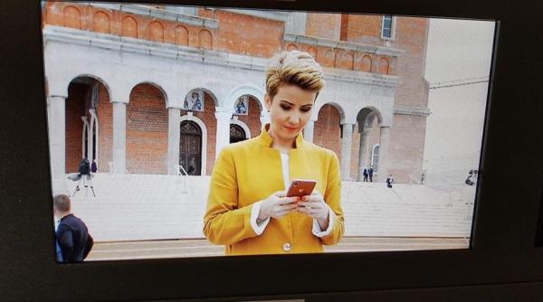 sabina iosub ea a venit in avion cu papa francisc