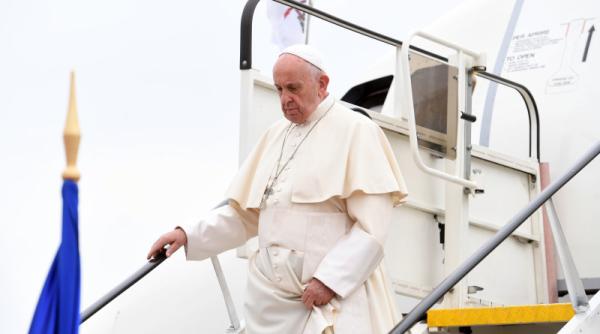 papa in romania suveranul pontif a ajuns la iasi unde il asteapta peste 60 000 de credinciosi