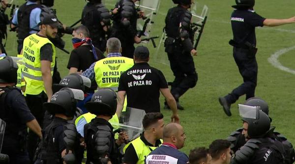 carmen bucuresti la barajul pentru promovarea in liga a treia suporterii csa steaua bataie cu jandarmii