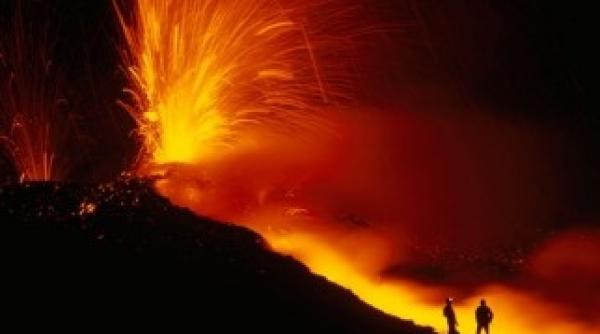 vulcanul etna a erupt
