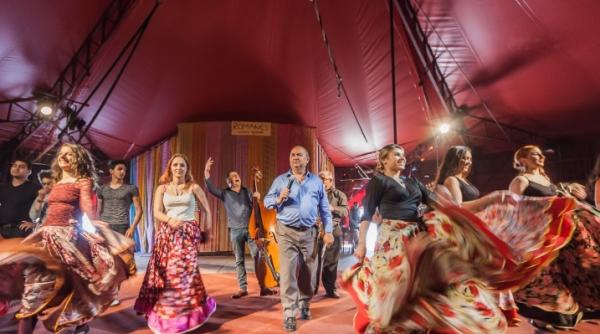 trupa de circ a unei familii de romi acuza franta de rasism dupa ce nu a gasit spatii pentru un turneu