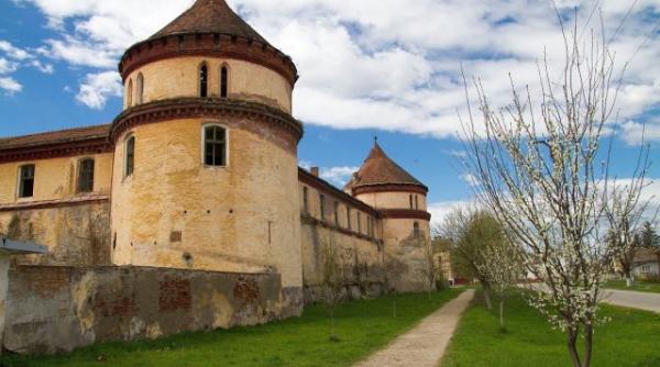 cetatea ineu realibitata pe bani europeni