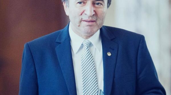 studentii ii cer demisia lui tudorel toader  universitatea le a transmis un mesaj