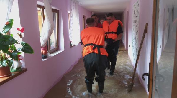 igsu pompierii au salvat persoane izolate in case