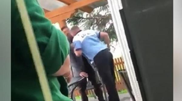 video politist local agreseaza un cersetor in timis