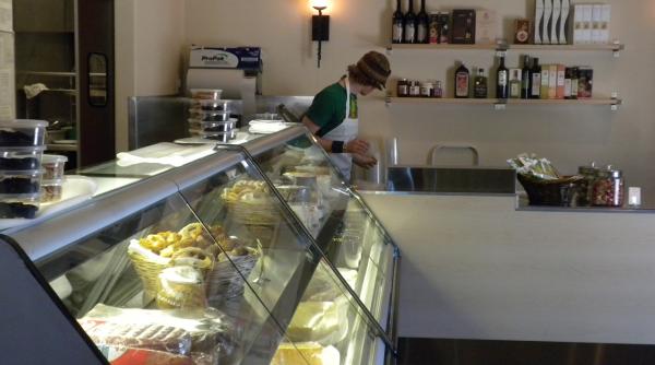 magazin din italia plin cu produse romanesti inchis