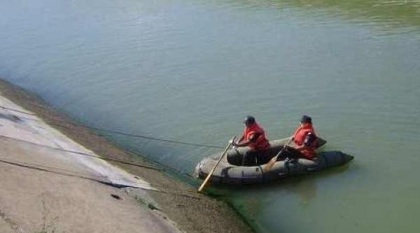 tanar disparut intr un canal de irigatii