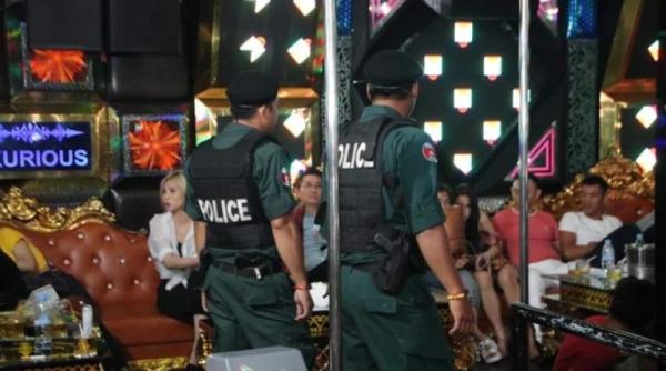 raid al politiei cambodgiene intr un club peste 400 de persoane arestate suspectate de consum si trafic de droguri