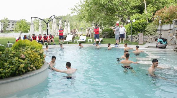 distractie la piscina video nationala u 21 antrenament surpriza