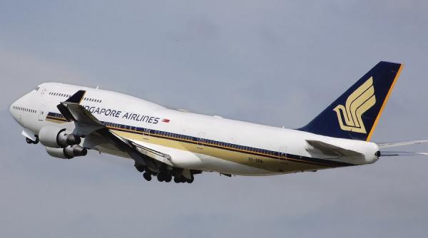 scandal pe aeroportul din constanta un avion a lovit o pasare