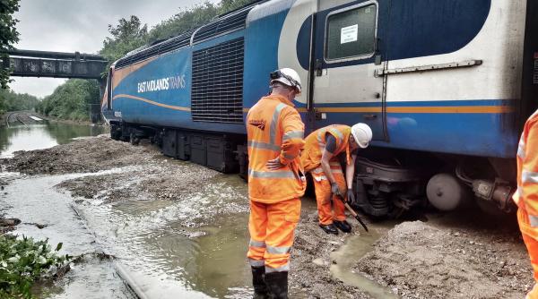 inundatii si alunecari de teren in marea britanie