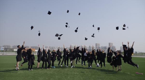 ultima zi de scoala pana cand tine vacanta de vara a elevilor