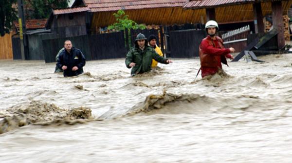 cod rosu de ploi abundente avertizarea meteorologilor