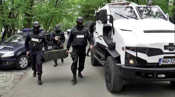 jandarmii bucuresteni au capturat un barbat suspect ce au descoperit dupa ce l au dus la sectia de politie