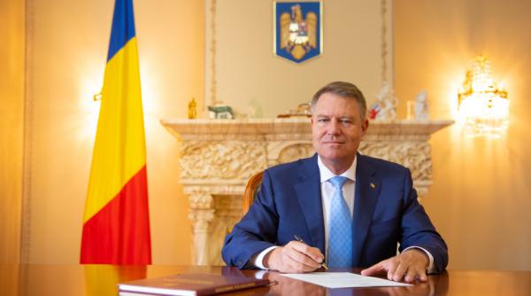 klaus iohannis decret semnat pe cine a decorat presedintele