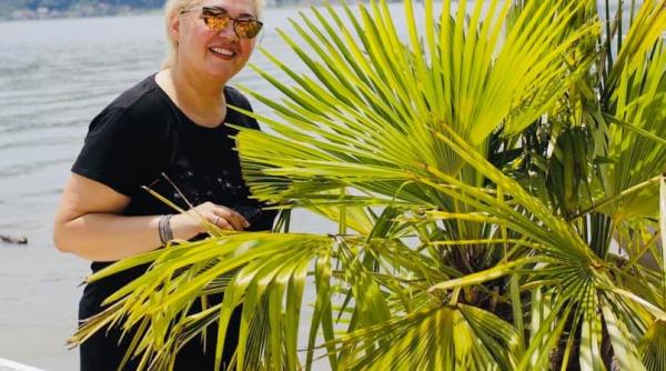 minodora motivul pentru care nu poarta costum de baie la plaja decat asa mai bine stau acasa