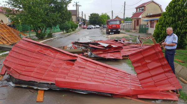 acoperisul unei scoli luat de vijelie