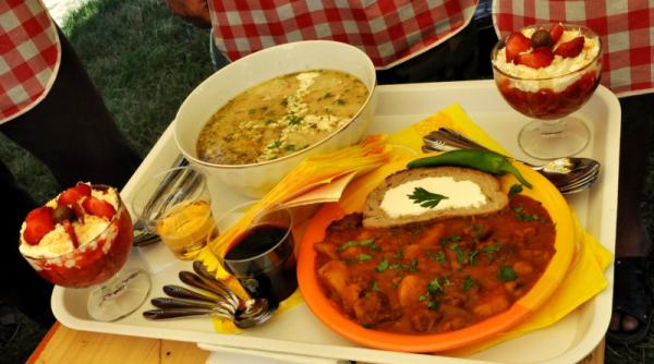 zece echipe din romania si serbia se intrec la concursul politistul bucatar