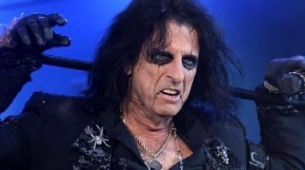 rockerul alice cooper a incheiat un pact de moarte cu sotia sa