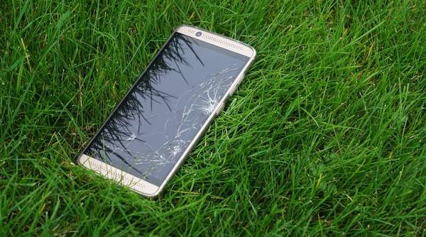 cum sa curatam telefonul mobil trucul care il mentine aproape nou