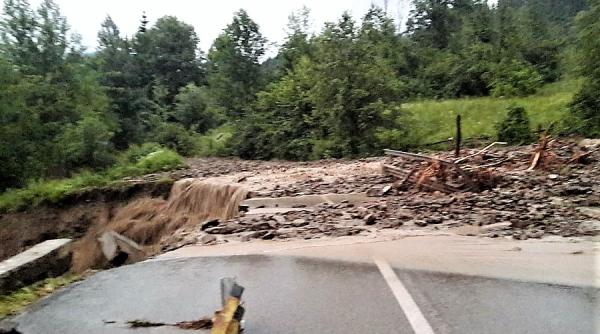 infotrafic sosea surpata pe dn 15 din cauza aluviunilor