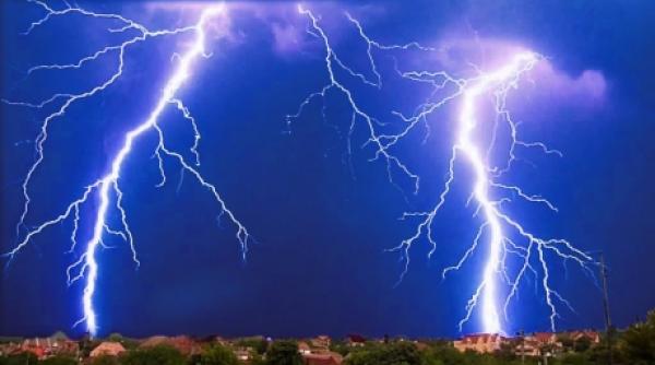 un barbat a murit lovit de trasnet in galati