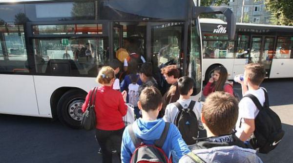 elevii atac la guvern nemultumiri legate de reducerile si gratuitatile la transportul cu trenul