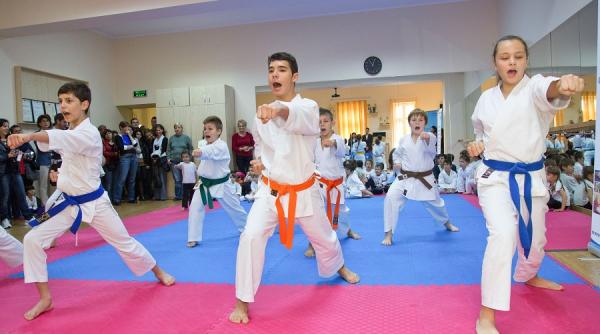 incep inscrierile la cursurile gratuite de educatie nonformala pentru copiii din sectorul 6