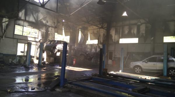 incendiu violent la un sediu dacia interventie urgenta a pompierilor