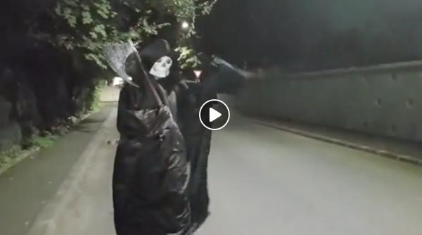 imagini socante acasa la ion iliescu s a imbracat in moartea cu coasa video