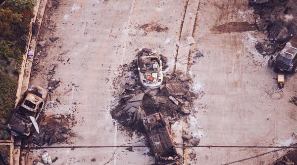 atac sangeros sase morti dintre care doi politisti 84 de persoane ranite