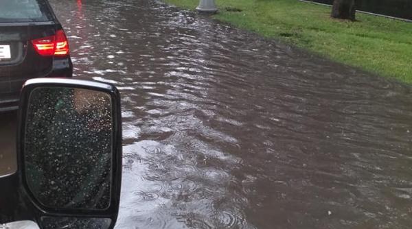 inundatii la constanta localnicii au inlocuit masinile cu barcile