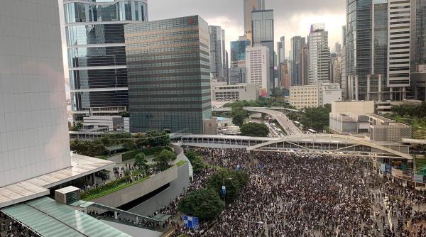 ancheta bbc protestele din hong kong au fost dirijate prin social media si aplicatii online