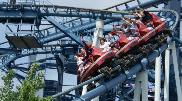 bancul zilei familia in parcul de distractie