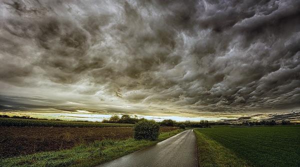 alerta meteo cod rosu de ploi torentiale vijelii si grindina