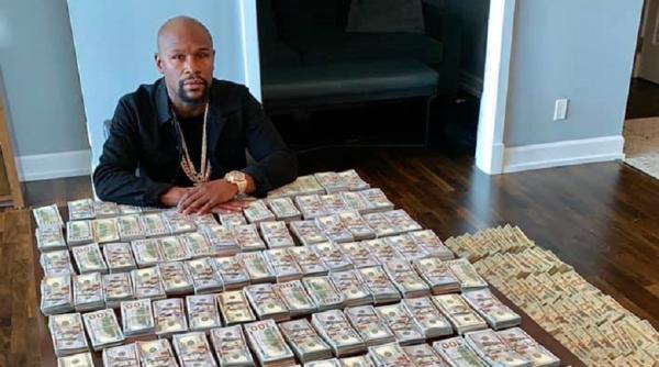 floyd mayweather video cu mesele pline de dolari