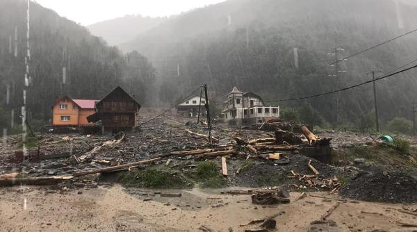 dezastru dupa viitura la rucar doua case vor fi demolate noi imagini