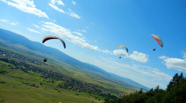 parapantistul francez disparut de aproape 24 de ore gasit in viata