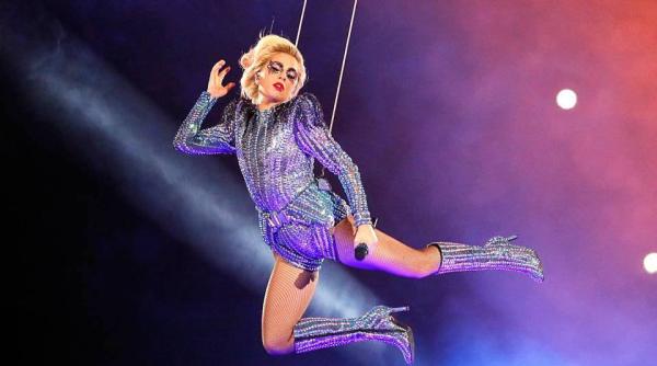 lady gaga intra pe piata produselor estetice