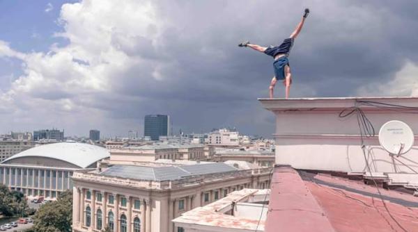sambata spectacol de free running pe acoperisul bibliotecii centrale universitare carol i