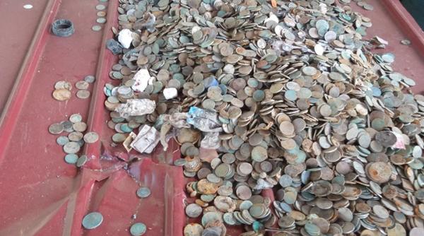 turistii avertizati monedele aruncate pentru noroc in pesteri dauneaza ecosistemului