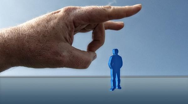 banca disponibilizari masive aroganta unor directori chiar in ziua in care 18 000 de oameni ramaneau fara locuri de munca