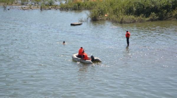 doi copii de sapte  respectiv noua ani au fost salvati de la inec