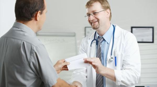 capcana pentru medici cum vrea ministrul sanatatii sa ii prinda pe medicii care iau spaga