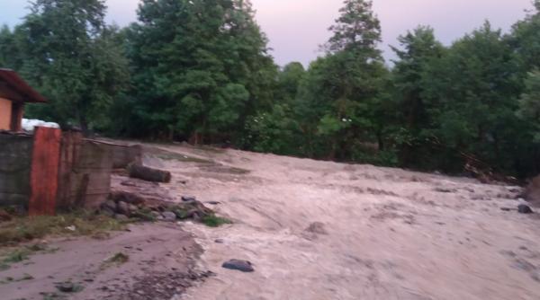 cod portocaliu de inundatii in buzau si prahova